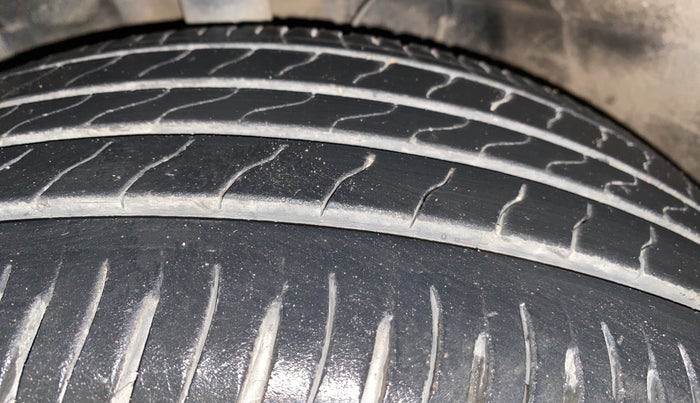 2024 Hyundai VENUE N LINE N6 1.0 TURBO DCT DUAL TONE, Petrol, Automatic, 19,998 km, Left Front Tyre Tread