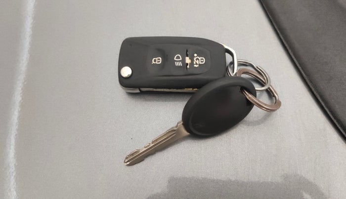 2018 Tata Tiago XZ PETROL, Petrol, Manual, 65,485 km, Key Close Up