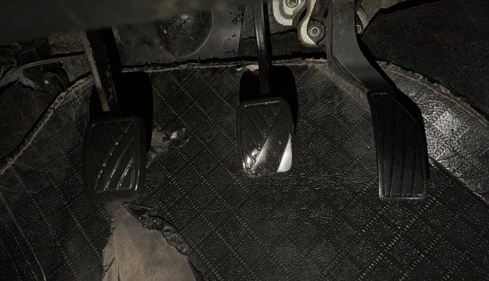 2016 Maruti Swift VXI, Petrol, Manual, 1,05,678 km, Pedals