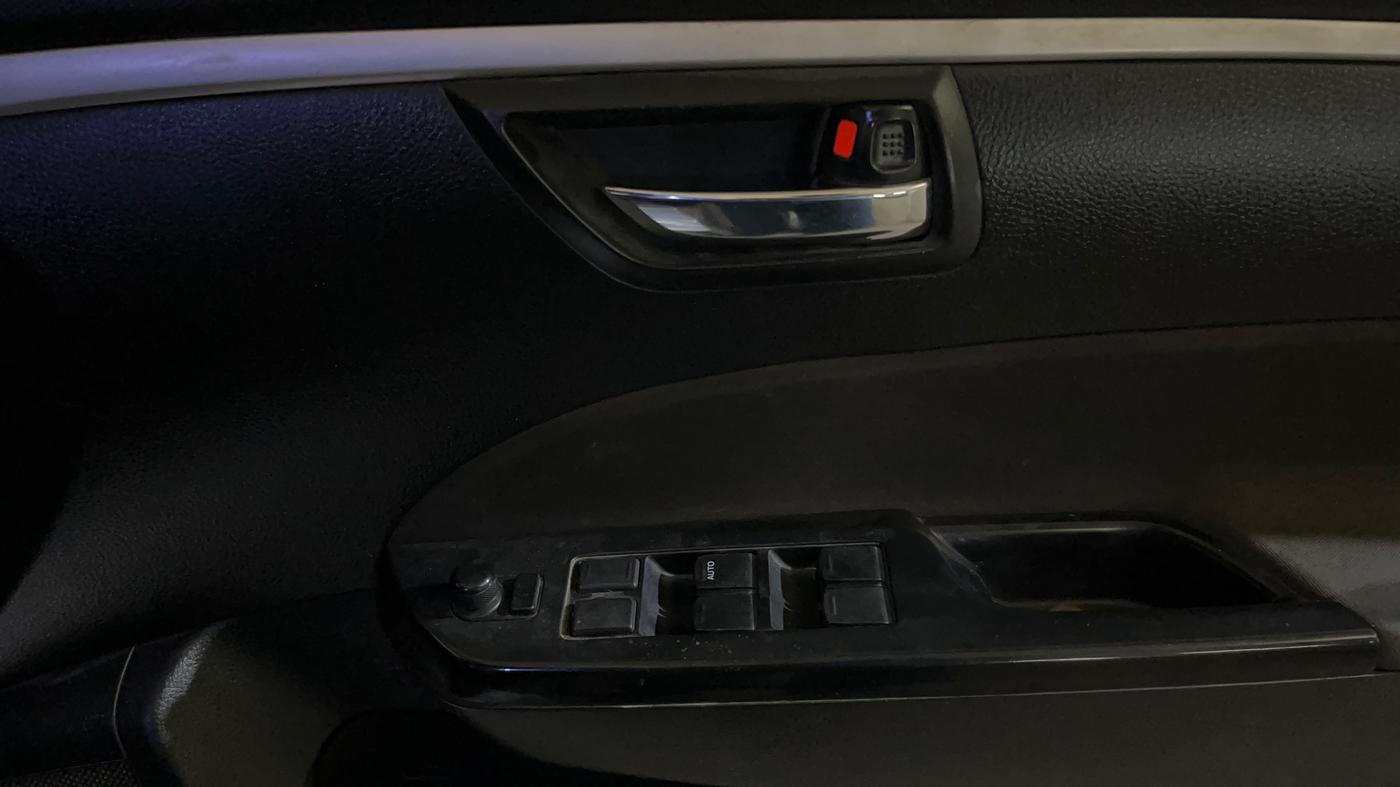 2016 Maruti Swift VXI, Petrol, Manual, 1,05,678 km, Driver Side Door Panels Control