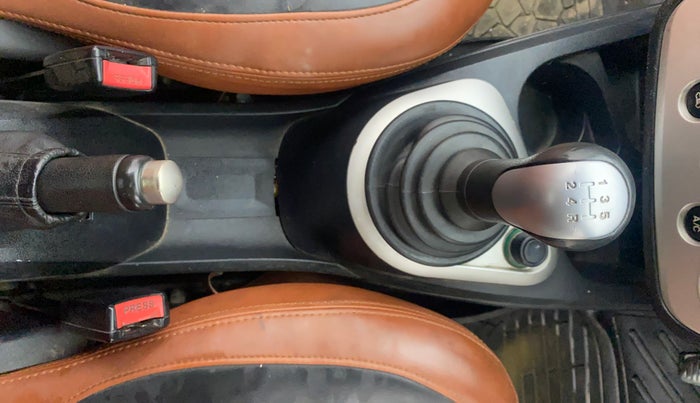 2012 Ford Figo TITANIUM 1.4 DIESEL, Diesel, Manual, 1,33,231 km, Gear Lever