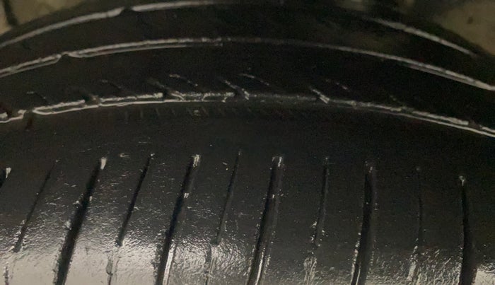 2012 Ford Figo TITANIUM 1.4 DIESEL, Diesel, Manual, 1,33,231 km, Left Front Tyre Tread