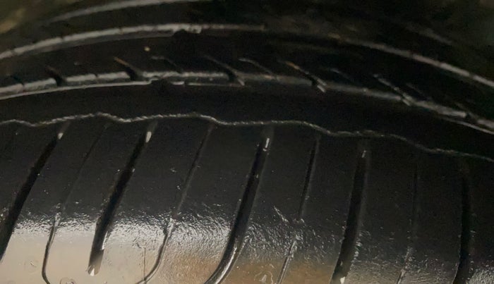 2012 Ford Figo TITANIUM 1.4 DIESEL, Diesel, Manual, 1,33,231 km, Right Front Tyre Tread