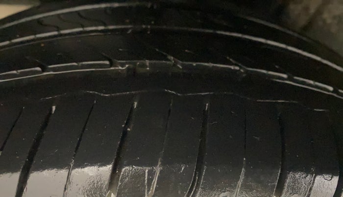 2012 Ford Figo TITANIUM 1.4 DIESEL, Diesel, Manual, 1,33,231 km, Right Rear Tyre Tread