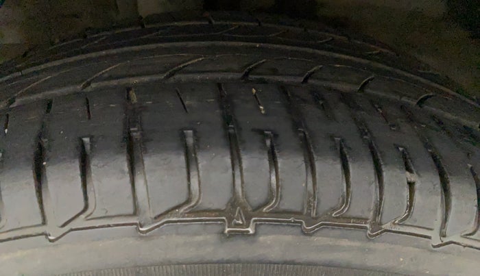 2017 Hyundai Elite i20 ERA 1.2, Petrol, Manual, 77,121 km, Right Front Tyre Tread