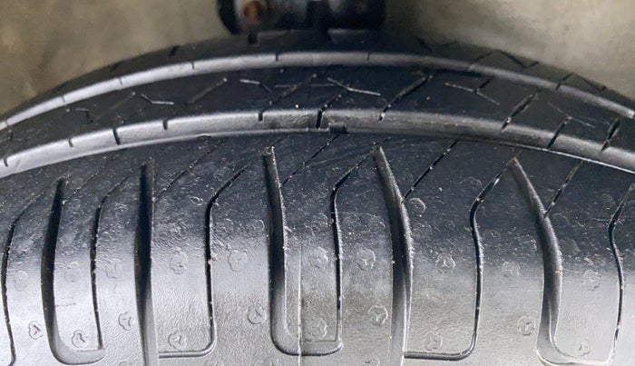 2012 Maruti A Star VXI, Petrol, Manual, 84,158 km, Right Front Tyre Tread