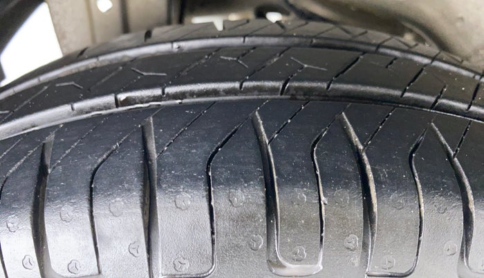 2012 Maruti A Star VXI, Petrol, Manual, 84,158 km, Right Rear Tyre Tread