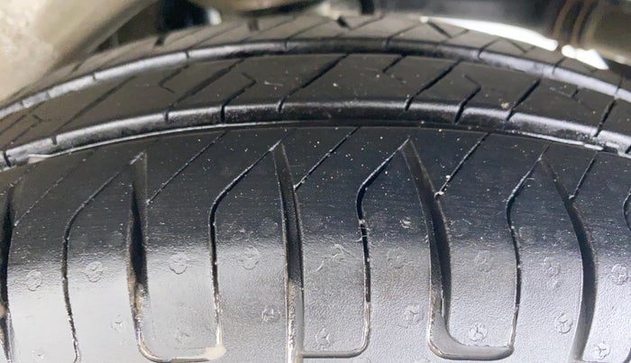 2012 Maruti A Star VXI, Petrol, Manual, 84,158 km, Left Rear Tyre Tread