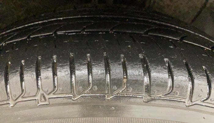 2015 Hyundai Elite i20 SPORTZ 1.4 CRDI, Diesel, Manual, 94,041 km, Right Front Tyre Tread