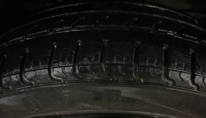 2014 Maruti Wagon R 1.0 VXI, Petrol, Manual, 38,668 km, Right Front Tyre Tread