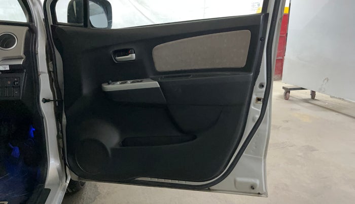 2014 Maruti Wagon R 1.0 VXI, Petrol, Manual, 38,668 km, Driver Side Door Panels Control