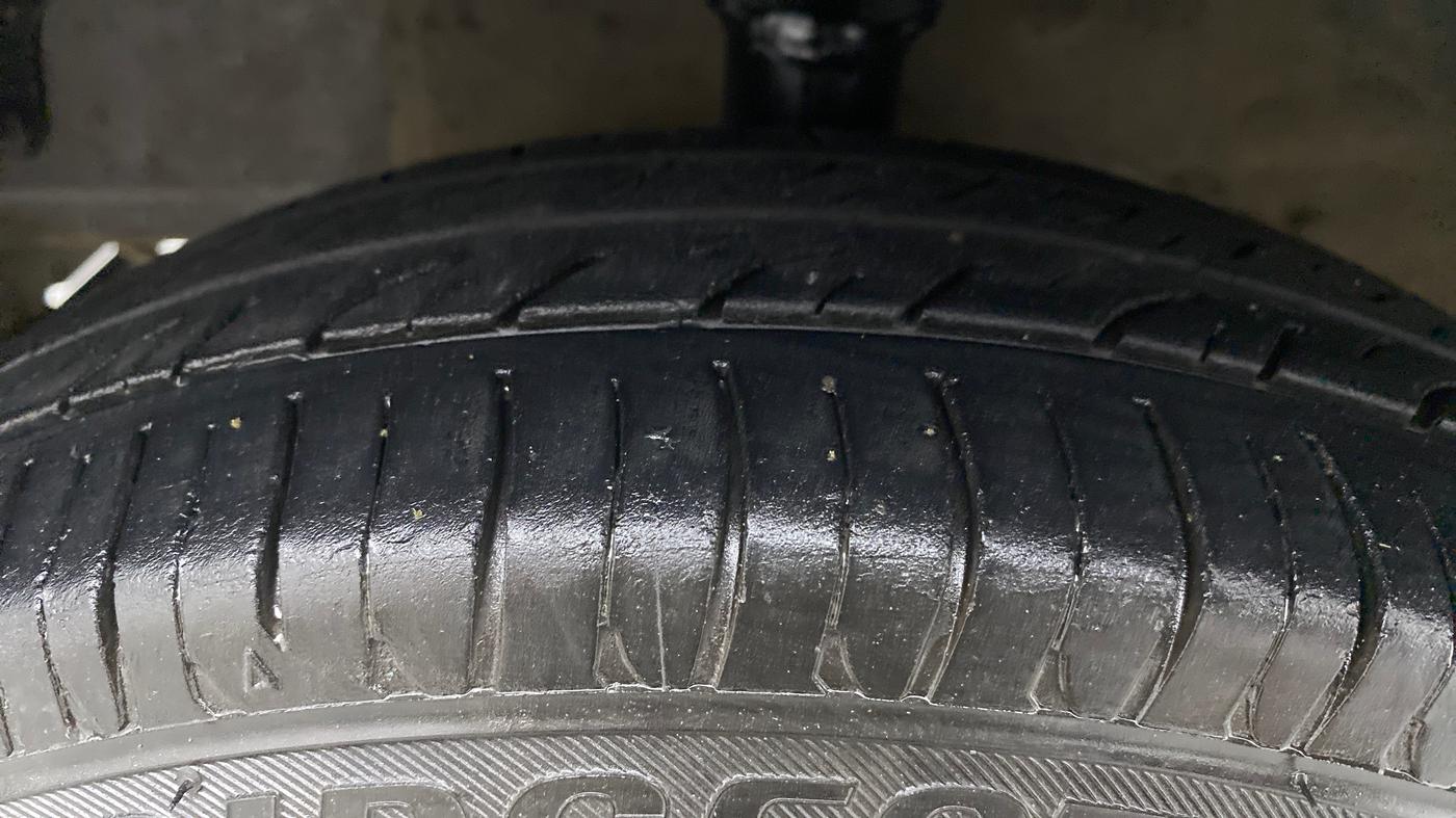 2016 Hyundai Eon D-LITE+, Petrol, Manual, 76,604 km, Left Front Tyre Tread