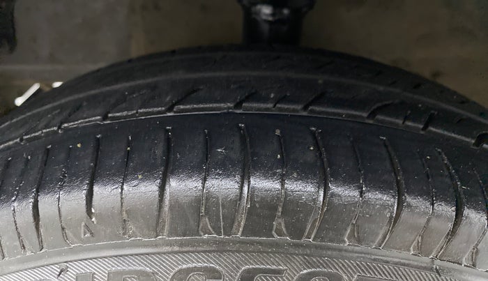 2016 Hyundai Eon D-LITE+, Petrol, Manual, 76,604 km, Left Front Tyre Tread