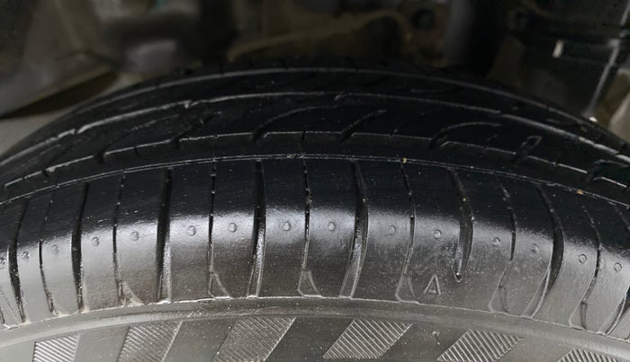 2016 Hyundai Eon D-LITE+, Petrol, Manual, 76,604 km, Left Rear Tyre Tread