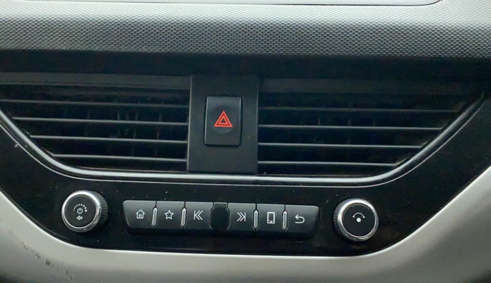 2018 Tata NEXON XM PETROL, Petrol, Manual, 65,538 km, AC Unit - Front vent has minor damage