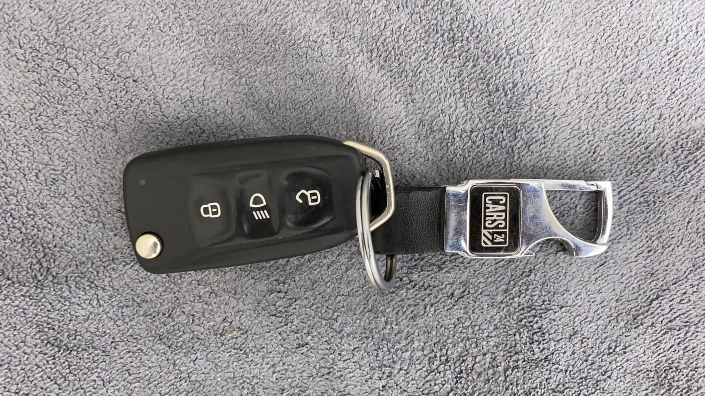 2018 Tata NEXON XM PETROL, Petrol, Manual, 65,538 km, Key Close Up
