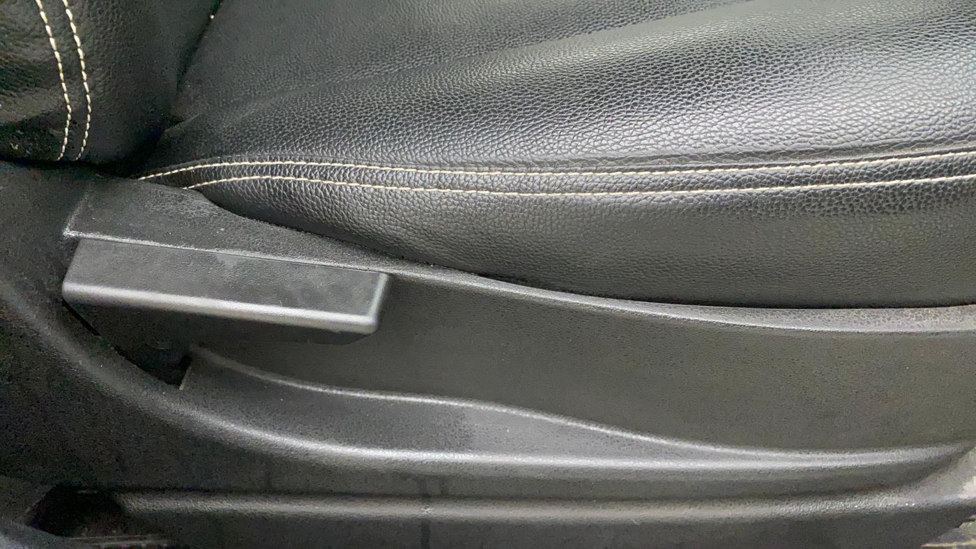 2018 Tata NEXON XM PETROL, Petrol, Manual, 65,538 km, Driver Side Adjustment Panel