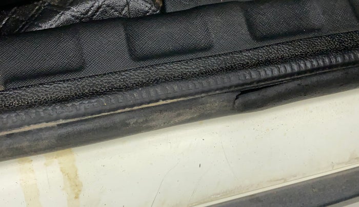 2018 Tata NEXON XM PETROL, Petrol, Manual, 65,538 km, Driver-side door - Beading has minor damage