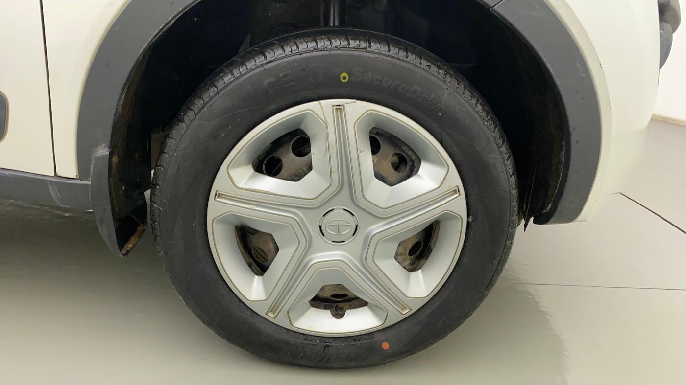 2018 Tata NEXON XM PETROL, Petrol, Manual, 65,538 km, Right Front Wheel