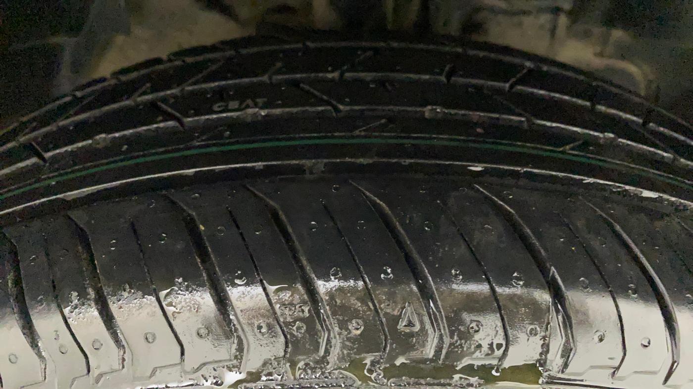 2018 Tata NEXON XM PETROL, Petrol, Manual, 65,538 km, Right Front Tyre Tread