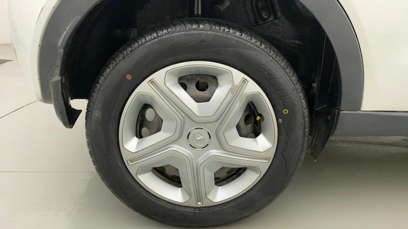 2018 Tata NEXON XM PETROL, Petrol, Manual, 65,538 km, Right Rear Wheel