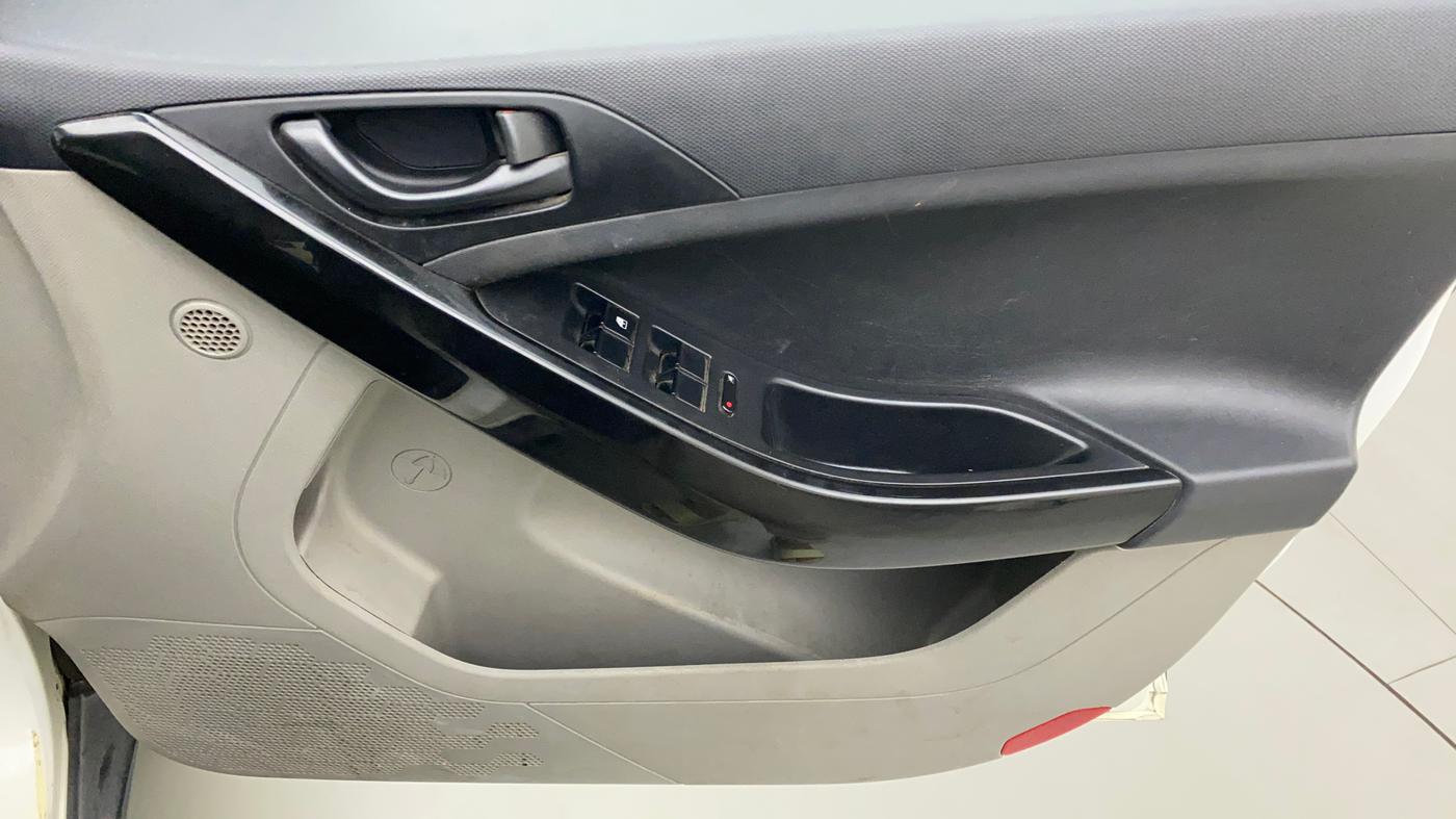 2018 Tata NEXON XM PETROL, Petrol, Manual, 65,538 km, Driver Side Door Panels Control