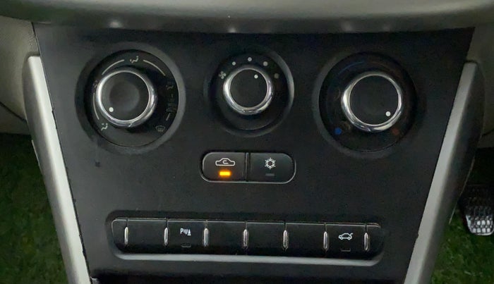 2018 Tata NEXON XM PETROL, Petrol, Manual, 65,538 km, AC Unit - Directional switch has minor damage