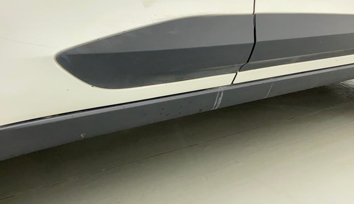 2018 Tata NEXON XM PETROL, Petrol, Manual, 65,538 km, Right running board - Minor scratches