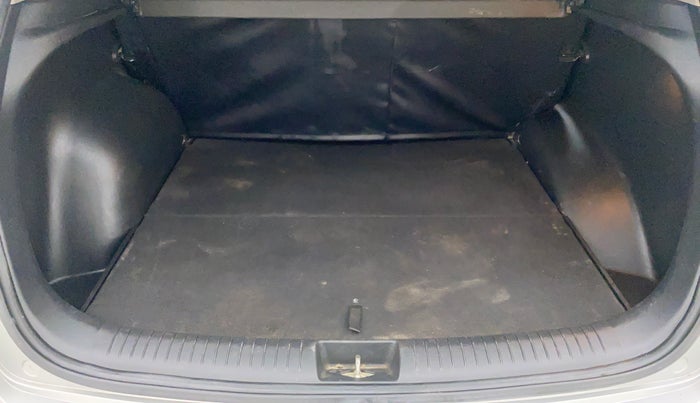 2015 Hyundai Creta 1.6 S, Petrol, Manual, 63,503 km, Boot Inside