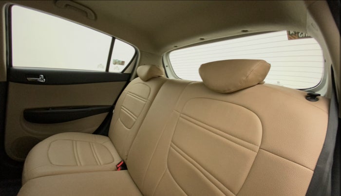 2012 Hyundai i20 SPORTZ 1.2, Petrol, Manual, 50,606 km, Right Side Rear Door Cabin