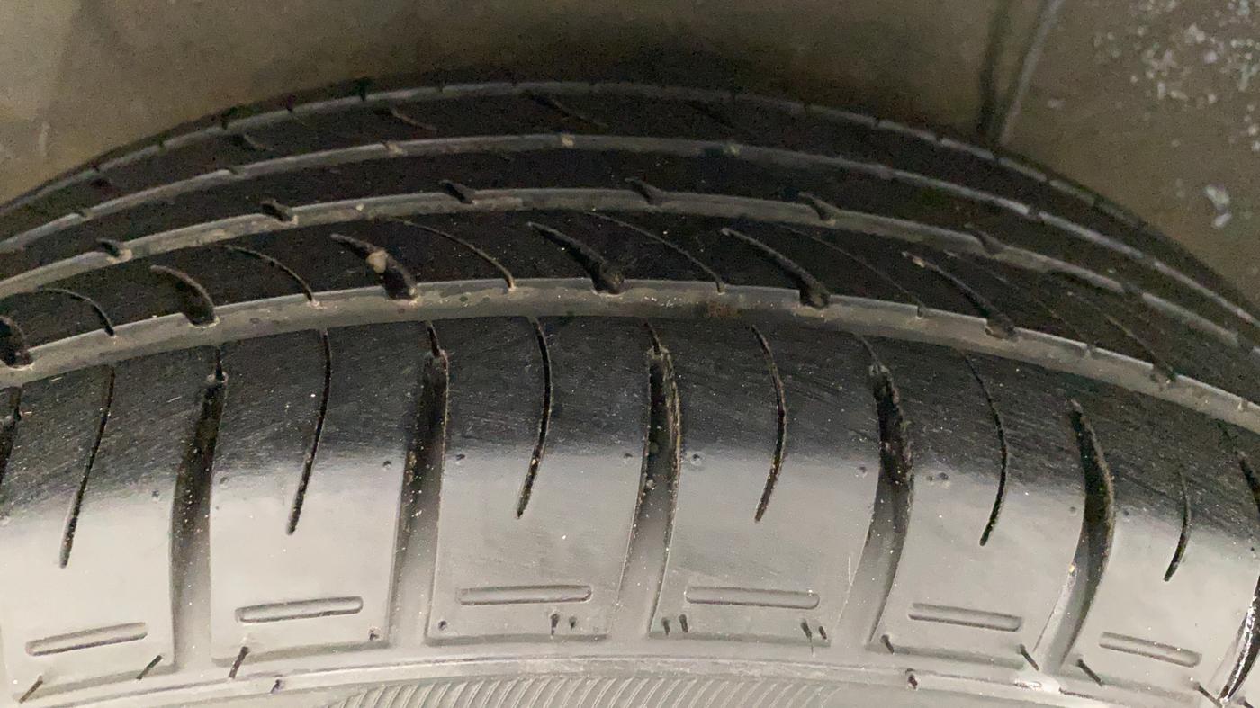 2012 Hyundai i20 SPORTZ 1.2, Petrol, Manual, 50,606 km, Right Rear Tyre Tread