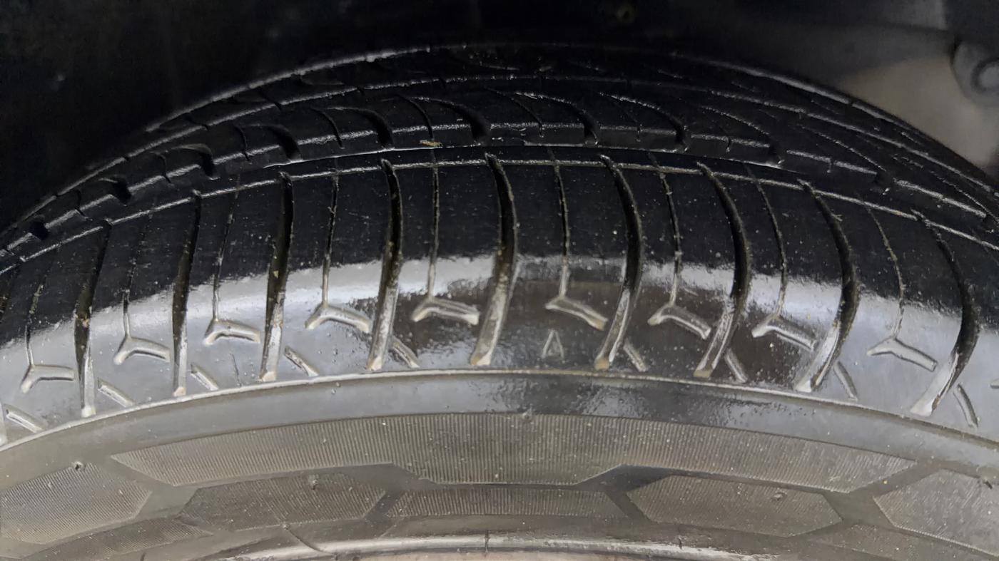 2015 Honda Brio E MT, Petrol, Manual, 98,180 km, Right Front Tyre Tread