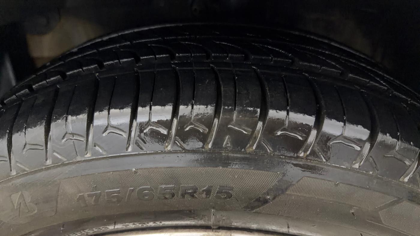 2015 Honda Brio E MT, Petrol, Manual, 98,180 km, Left Front Tyre Tread