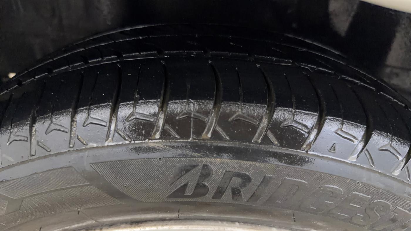 2015 Honda Brio E MT, Petrol, Manual, 98,180 km, Right Rear Tyre Tread