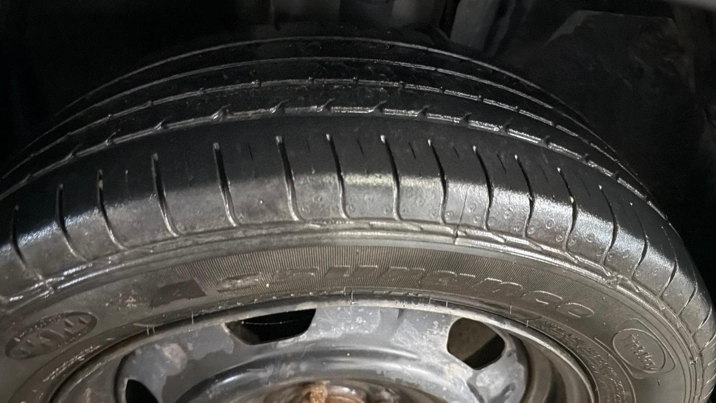 2021 Nissan MAGNITE XL, Petrol, Manual, 65,771 km, Left Front Tyre Tread