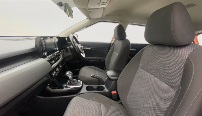 2020 KIA SELTOS HTK PLUS AT 1.5 DIESEL, Diesel, Automatic, 49,488 km, Right Side Front Door Cabin