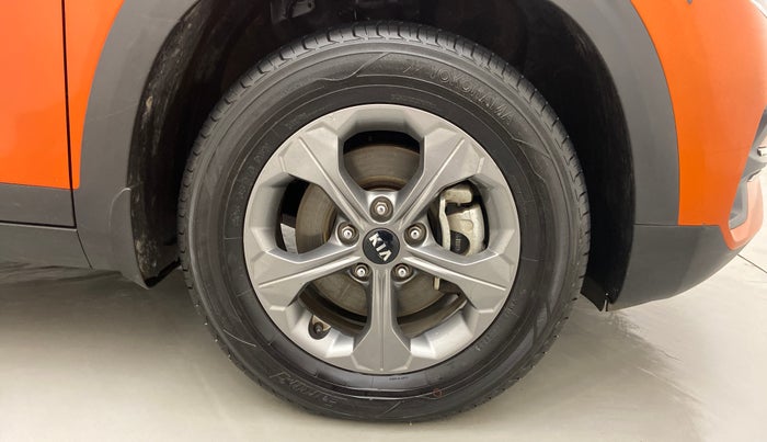 2020 KIA SELTOS HTK PLUS AT 1.5 DIESEL, Diesel, Automatic, 49,488 km, Right Front Wheel