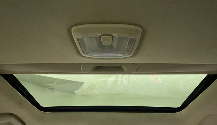 2019 Mahindra XUV300 W8 (O) 1.2 PETROL, Petrol, Manual, 69,558 km, Moonroof/ Sunroof