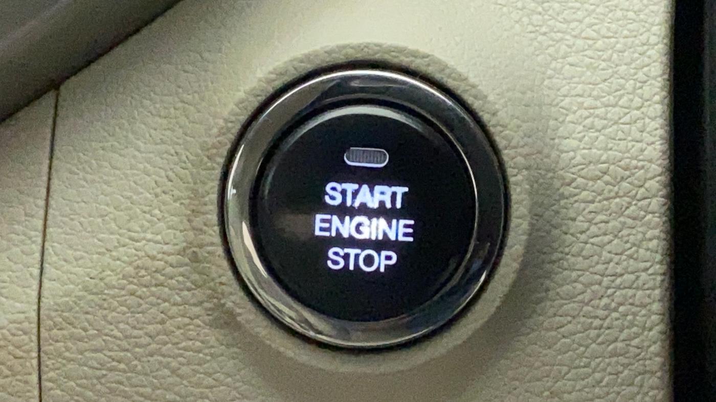 2019 Mahindra XUV300 W8 (O) 1.2 PETROL, Petrol, Manual, 69,558 km, Keyless Start/ Stop Button