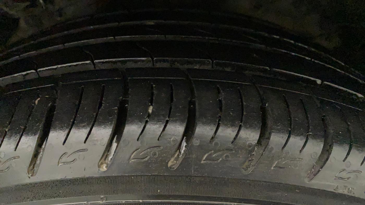 2019 Mahindra XUV300 W8 (O) 1.2 PETROL, Petrol, Manual, 69,558 km, Left Rear Tyre Tread