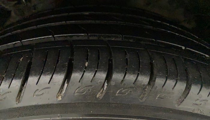 2019 Mahindra XUV300 W8 (O) 1.2 PETROL, Petrol, Manual, 69,558 km, Left Rear Tyre Tread