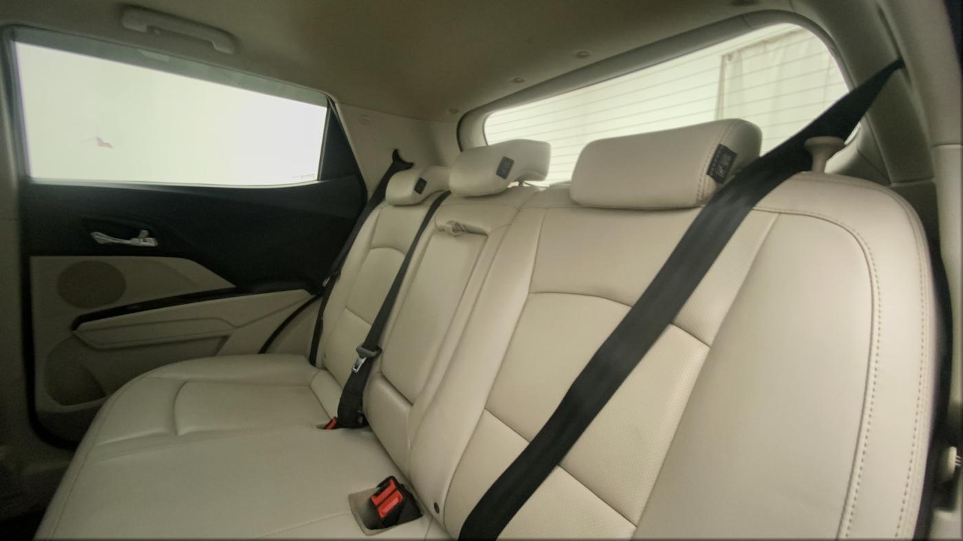 2019 Mahindra XUV300 W8 (O) 1.2 PETROL, Petrol, Manual, 69,558 km, Right Side Rear Door Cabin