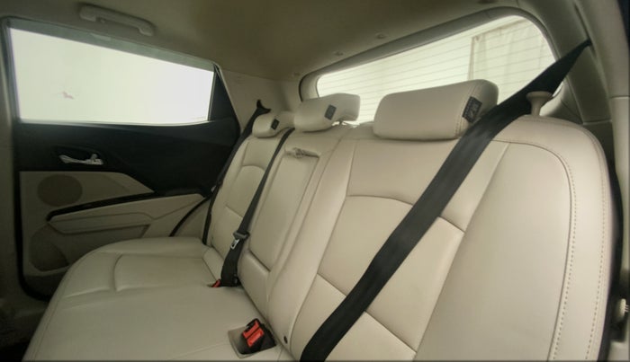 2019 Mahindra XUV300 W8 (O) 1.2 PETROL, Petrol, Manual, 69,558 km, Right Side Rear Door Cabin