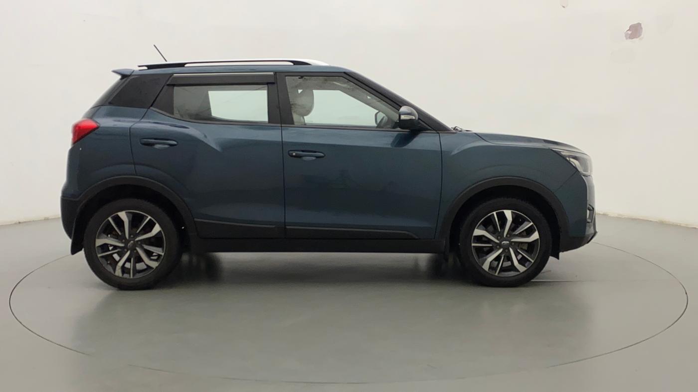 2019 Mahindra XUV300 W8 (O) 1.2 PETROL, Petrol, Manual, 69,558 km, Right Side