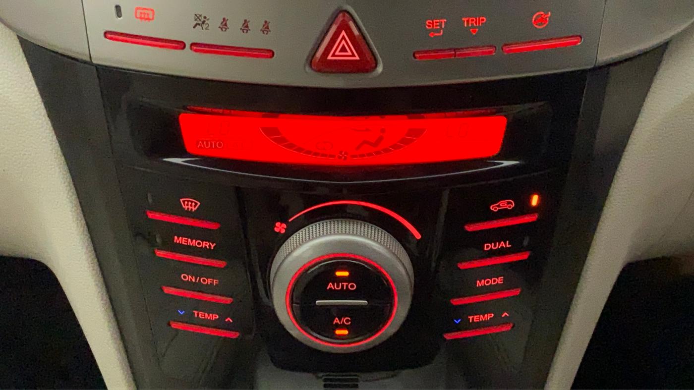 2019 Mahindra XUV300 W8 (O) 1.2 PETROL, Petrol, Manual, 69,558 km, Automatic Climate Control