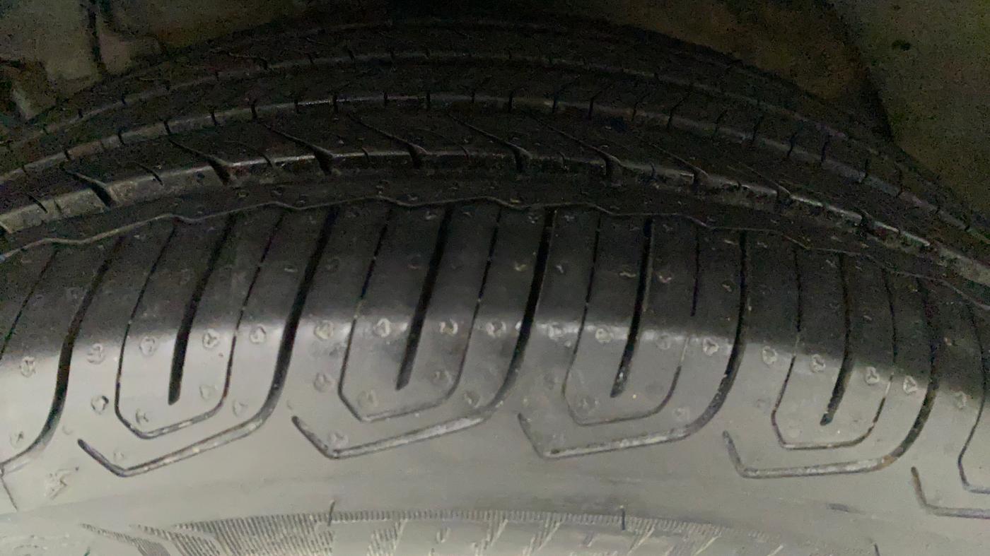 2019 Mahindra XUV300 W8 (O) 1.2 PETROL, Petrol, Manual, 69,558 km, Left Front Tyre Tread