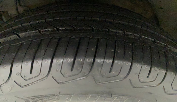2019 Mahindra XUV300 W8 (O) 1.2 PETROL, Petrol, Manual, 69,558 km, Left Front Tyre Tread