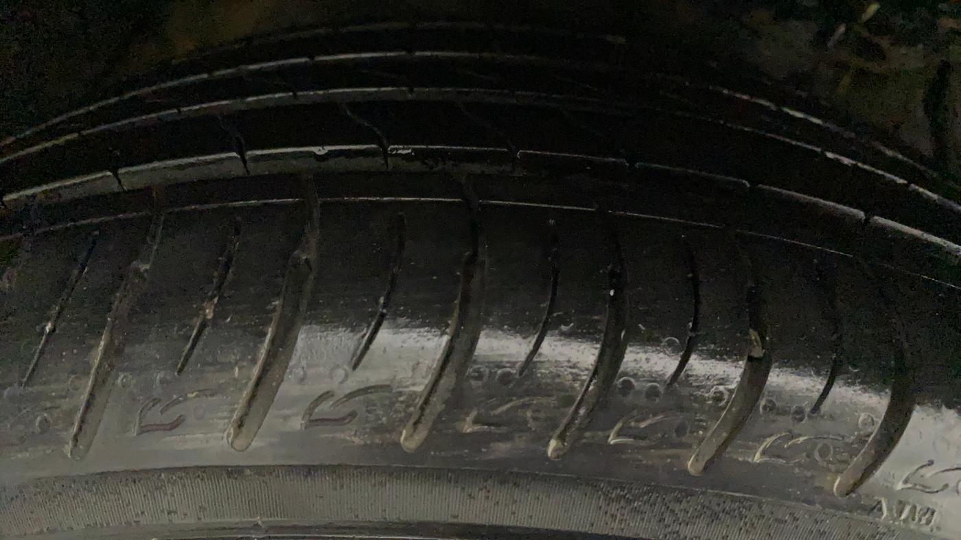 2019 Mahindra XUV300 W8 (O) 1.2 PETROL, Petrol, Manual, 69,558 km, Right Front Tyre Tread