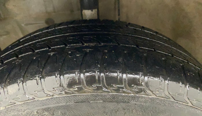 2011 Toyota Etios G, Petrol, Manual, 73,548 km, Left Front Tyre Tread