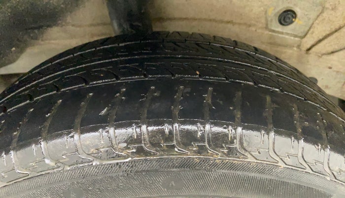 2011 Toyota Etios G, Petrol, Manual, 73,548 km, Right Rear Tyre Tread